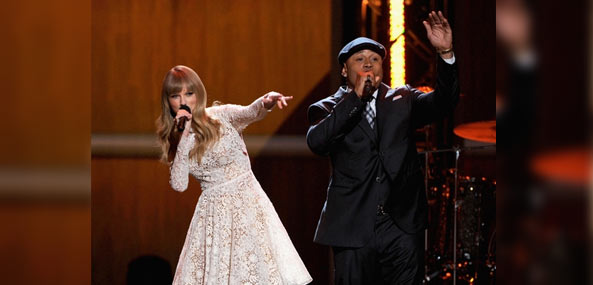 Taylor Swift beatboxes on stage with LL Cool J 