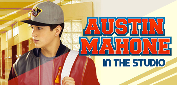 Austin Mahone takes pictures with fans 