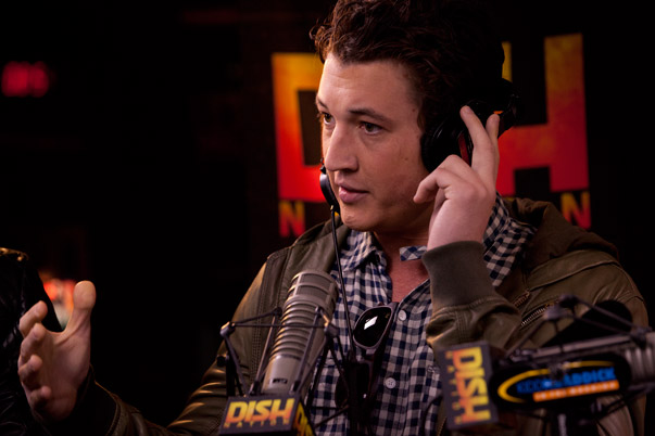 Miles Teller speaking with the cast