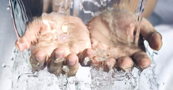 Does Jennifer Lawrence Wash Hands After Using The Bathroom? 