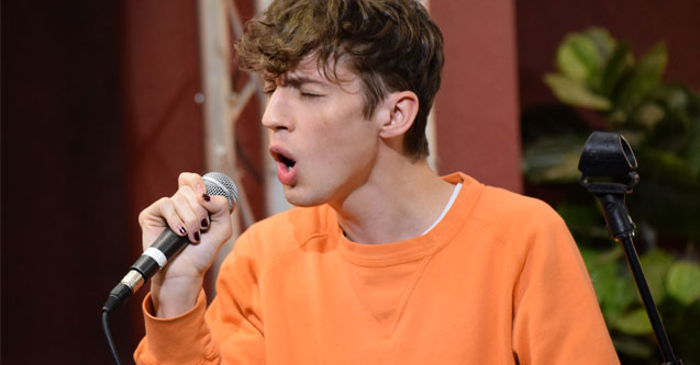 Troye Sivan Performs in the Canal Side Lounge!