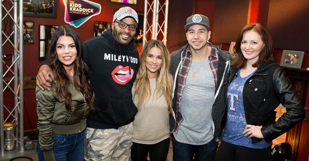 Jessie James Decker’s In-Studio Performance