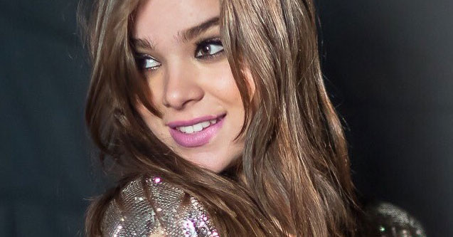 Hailee Steinfeld Joins the Show