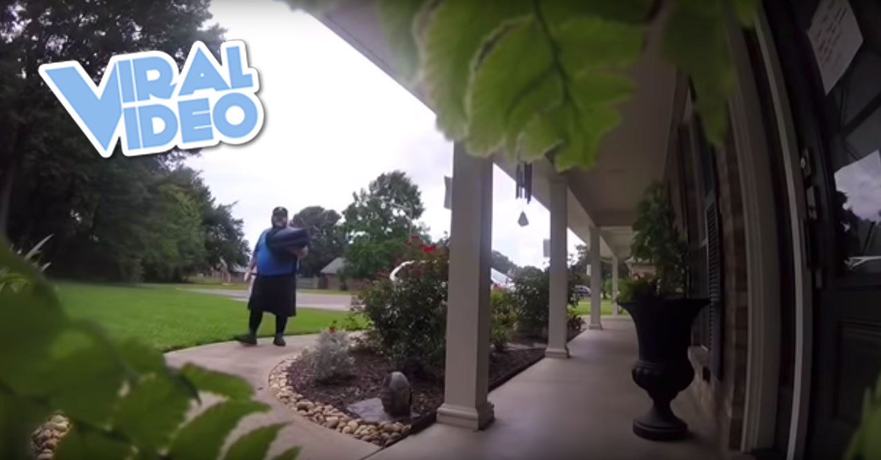 Viral Video: A Pizza Delivery Guy Honors A Request To SCREAM!