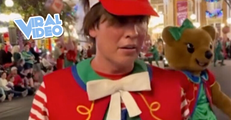 Viral Video – Tally the Elf from Disney World’s Christmas Parade ...